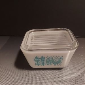 Vintage pyrex Amish butterprint refrigerator storage with lid Bright no chips